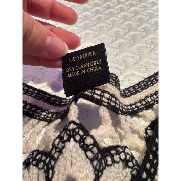 Saachi Open Knit Floral Lace Crochet Short Cardigan Jacket One Size Boho - Picture 6 of 8